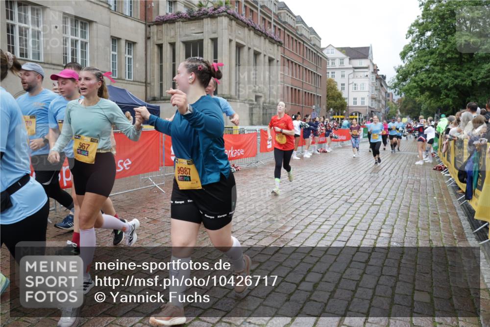 13.09.2026 - Kiel Lauf Yannick Fuchs http://msf.ph/oto/10426717 13.09.2026 11:05:02 Ziel 1056, 1861, 2093, 2142, 2308, 2804, 4211, 4262, 4391, 5021, 6393, 8149, 9330, 9605, 9647, 10003, 10138, 10484, 10679, 11948, 12406, 567, 711, 1056, 1228, 1289, 1431, 2298, 2662, 2758, 2804, 4155, 4200, 4211, 4758, 4759, 4870, 5963, 6443, 6752, 7157, 8697, 8950, 8951, 8956, 9067, 9667, 9815, 9818, 9987, 10016, 10217, 10593, 11906, 12252, 12438, 12472, 12826, 1186, 1476, 2070, 3159, 3284, 5002, 6447, 7386, 7716, 7860, 8124, 8949, 10133, 11094, 11341, 567, 1554, 2298, 2758 meine-sportfotos.de
