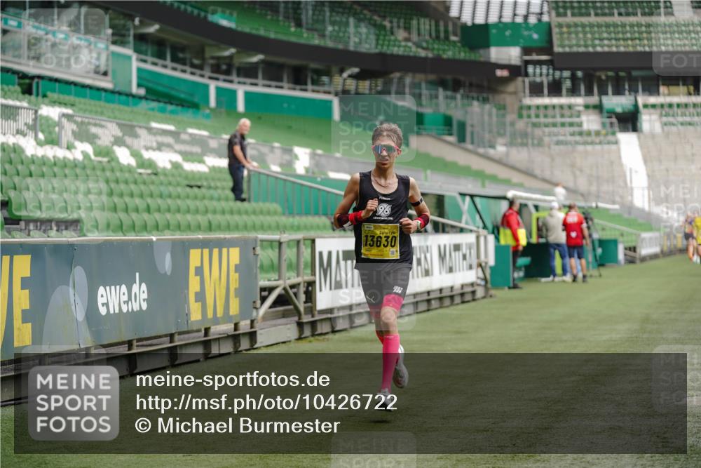 13.09.2026 - 21. swb-Marathon Bremen Michael Burmester http://msf.ph/oto/10426722 13.09.2026 10:17:13 Laufen im Stadion 10597, 12272, 12458, 13501, 13504, 13510, 13515, 13517, 13522, 13542, 13547, 13561, 13567, 13569, 13576, 13579, 13603, 13604, 13623, 13630, 13635 meine-sportfotos.de