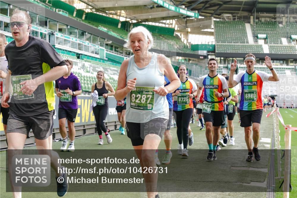 13.09.2026 - 21. swb-Marathon Bremen Michael Burmester http://msf.ph/oto/10426731 13.09.2026 13:25:18 Laufen im Stadion 137, 182, 213, 294, 505, 530, 543, 548, 645, 723, 739, 743, 752, 815, 818, 966, 1273, 1283, 1410, 1443, 1459, 1463, 1471, 1487, 1491, 1504, 1515, 1530, 1561, 1618, 1744, 1828, 1830, 1944, 1953, 2058, 2059, 2095, 2211, 2252, 2267, 2271, 2298, 2308, 2312, 2323, 2354, 2382, 2384, 2465, 2483, 2497, 2503, 2506, 2554, 2571, 2591, 2644, 2656, 2675, 2752, 2762, 2776, 2833, 2878, 2896, 2981, 3005, 3062, 3097, 3142, 3172, 3211, 3259, 3298, 3306, 3312, 3329, 3381, 3390, 3433 meine-sportfotos.de