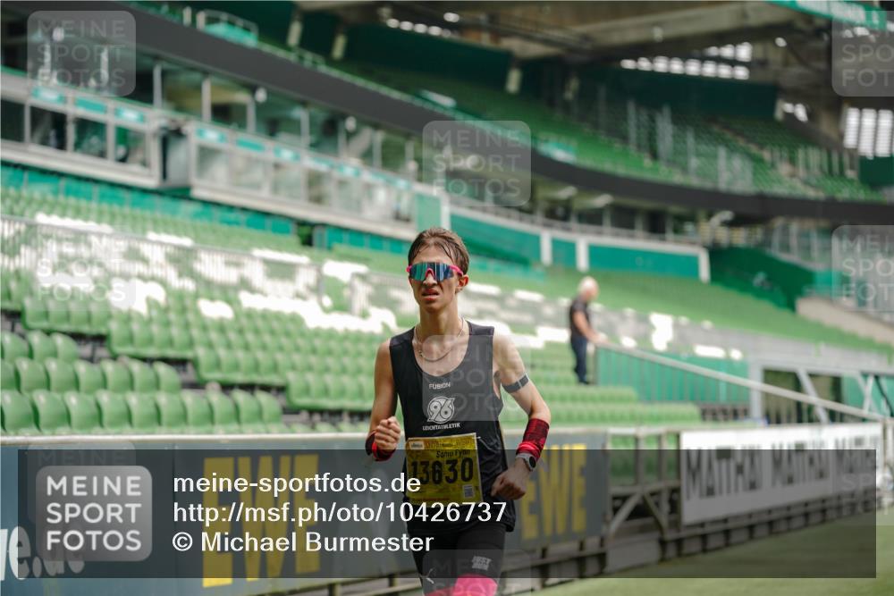 13.09.2026 - 21. swb-Marathon Bremen Michael Burmester http://msf.ph/oto/10426737 13.09.2026 10:17:14 Laufen im Stadion 10597, 12272, 12458, 13501, 13504, 13510, 13515, 13517, 13522, 13542, 13547, 13561, 13567, 13569, 13576, 13579, 13603, 13604, 13623, 13630, 13635 meine-sportfotos.de