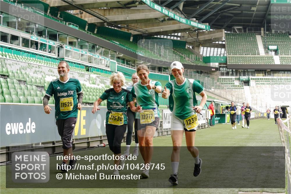13.09.2026 - 21. swb-Marathon Bremen Michael Burmester http://msf.ph/oto/10426745 13.09.2026 10:49:58 Laufen im Stadion 10413, 10627, 10667, 10710, 10754, 11031, 11254, 11266, 11541, 11712, 11780, 11851, 11942, 11980, 12440, 10161, 10202, 10242, 10349, 10430, 10472, 10524, 10535, 10651, 10895, 10933, 10970, 11050, 11181, 11244, 11296, 11309, 11367, 11457, 11529, 11530, 11546, 11573, 11574, 11579, 11639, 11675, 11709, 11760, 11821, 12153, 12177, 12178 meine-sportfotos.de