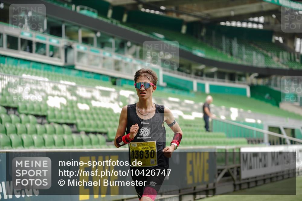 13.09.2026 - 21. swb-Marathon Bremen Michael Burmester http://msf.ph/oto/10426747 13.09.2026 10:17:15 Laufen im Stadion 10597, 12272, 12458, 13501, 13504, 13510, 13515, 13517, 13522, 13542, 13547, 13561, 13567, 13569, 13576, 13579, 13603, 13604, 13623, 13630, 13635 meine-sportfotos.de
