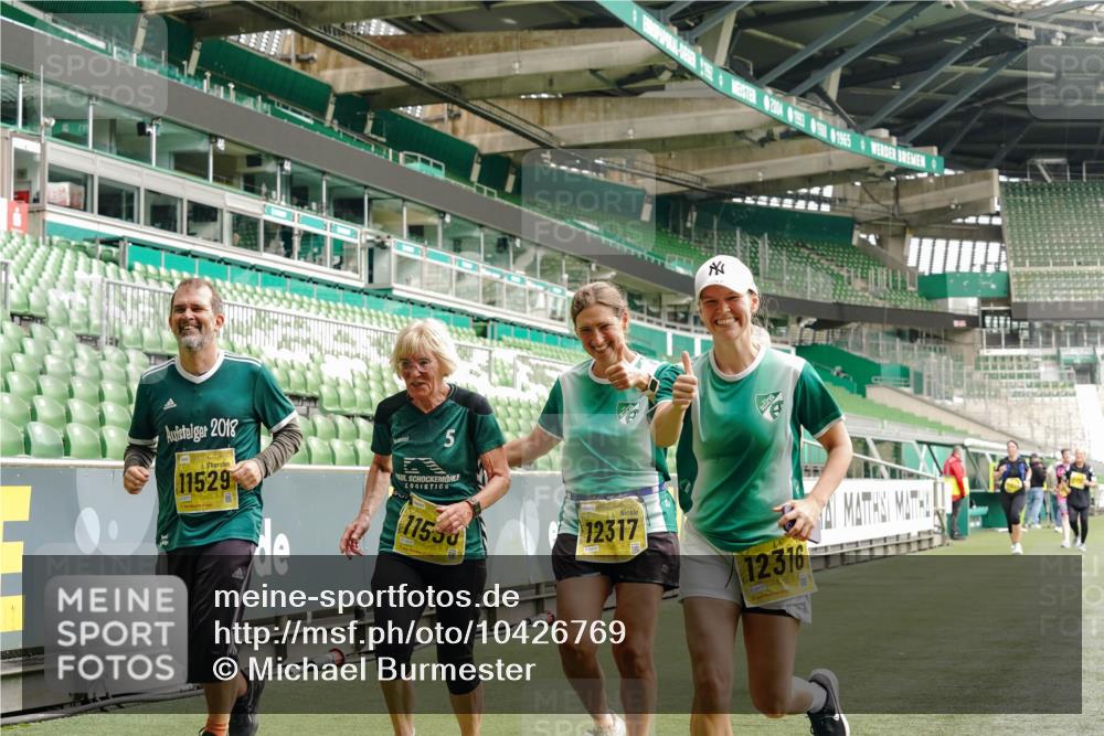 13.09.2026 - 21. swb-Marathon Bremen Michael Burmester http://msf.ph/oto/10426769 13.09.2026 10:49:59 Laufen im Stadion 10413, 10627, 10667, 10710, 10754, 11031, 11254, 11266, 11541, 11712, 11780, 11851, 11942, 11980, 12440, 10161, 10202, 10242, 10349, 10430, 10472, 10524, 10535, 10651, 10895, 10933, 10970, 11050, 11181, 11244, 11296, 11309, 11367, 11457, 11529, 11530, 11546, 11573, 11574, 11579, 11639, 11675, 11709, 11760, 11821, 12153, 12177, 12178 meine-sportfotos.de