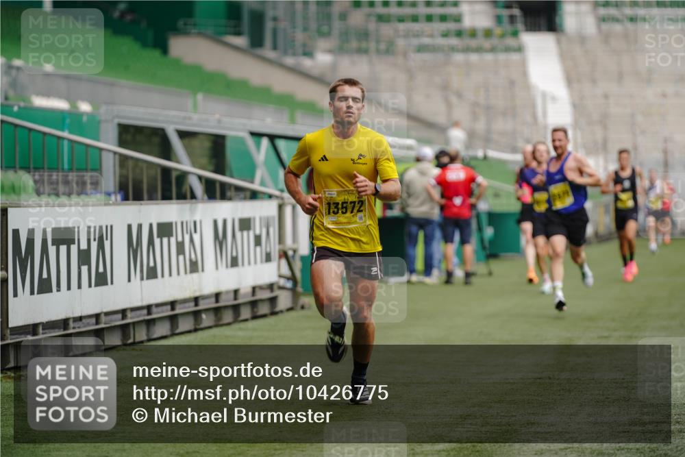 13.09.2026 - 21. swb-Marathon Bremen Michael Burmester http://msf.ph/oto/10426775 13.09.2026 10:17:21 Laufen im Stadion 10597, 12272, 12457, 12458, 13501, 13504, 13510, 13515, 13517, 13522, 13542, 13547, 13561, 13567, 13569, 13572, 13576, 13579, 13603, 13604, 13623, 13630, 13635 meine-sportfotos.de