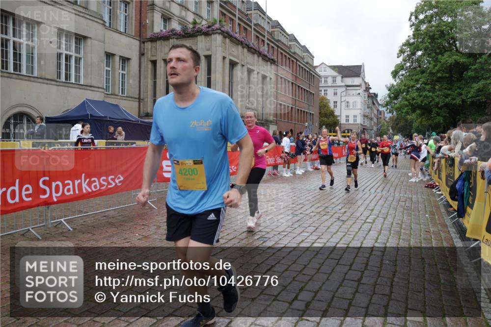 13.09.2026 - Kiel Lauf Yannick Fuchs http://msf.ph/oto/10426776 13.09.2026 11:05:09 Ziel 1186, 2142, 2308, 3159, 4262, 5002, 5021, 8124, 9330, 9605, 10003, 10138, 711, 1056, 1228, 1289, 1431, 1861, 2093, 2804, 4200, 4211, 4391, 4758, 4759, 5963, 6393, 6443, 6752, 8149, 8697, 8950, 8951, 9647, 9815, 9818, 10016, 10217, 10484, 10593, 10679, 11906, 11948, 12252, 12406, 12438, 12472, 1476, 1491, 2070, 3122, 3284, 3421, 6447, 7386, 7716, 7860, 8334, 8949, 10133, 11094, 11160, 11341, 567, 2298, 2758, 4200, 4758, 4759, 8950, 8951, 9667, 12826 meine-sportfotos.de