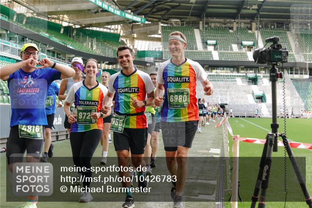 13.09.2026 - 21. swb-Marathon Bremen Michael Burmester http://msf.ph/oto/10426783 13.09.2026 13:25:20 Laufen im Stadion 182, 213, 294, 505, 530, 543, 548, 645, 723, 739, 743, 752, 815, 818, 966, 1273, 1283, 1410, 1443, 1459, 1463, 1471, 1487, 1491, 1504, 1515, 1530, 1561, 1618, 1744, 1828, 1830, 1944, 1953, 2058, 2059, 2095, 2211, 2252, 2267, 2271, 2298, 2308, 2312, 2323, 2354, 2382, 2384, 2465, 2483, 2497, 2506, 2554, 2571, 2591, 2644, 2656, 2675, 2752, 2762, 2776, 2833, 2878, 2896, 2981, 3005, 3062, 3097, 3142, 3172, 3211, 3259, 3298, 3306, 3312, 3329, 3381, 3390, 3433 meine-sportfotos.de