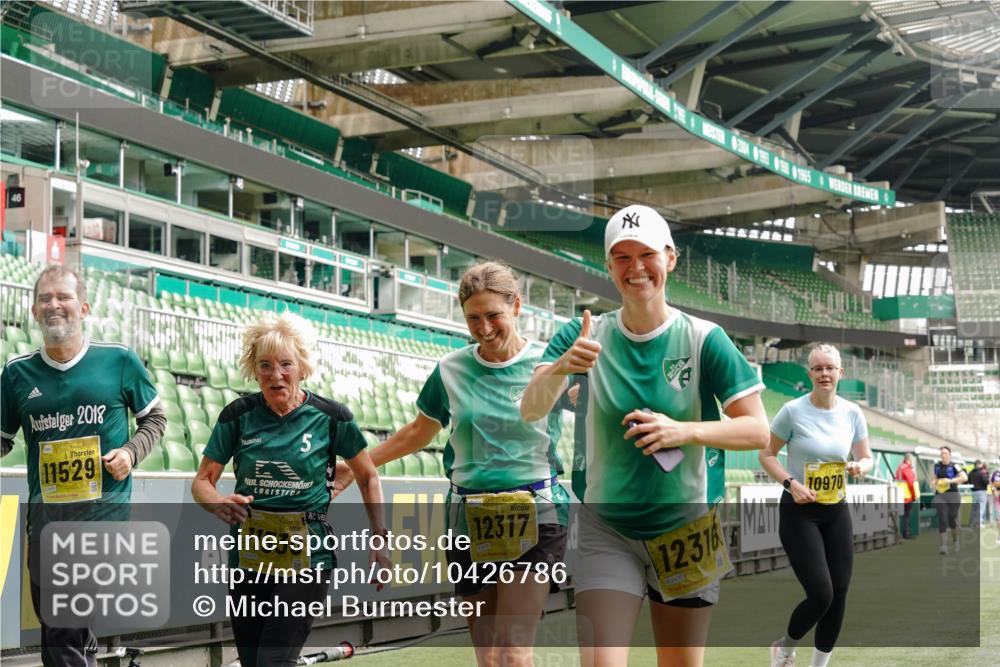 13.09.2026 - 21. swb-Marathon Bremen Michael Burmester http://msf.ph/oto/10426786 13.09.2026 10:49:59 Laufen im Stadion 10413, 10627, 10667, 10710, 10754, 11031, 11254, 11266, 11541, 11712, 11780, 11851, 11942, 11980, 12440, 10161, 10202, 10242, 10349, 10430, 10472, 10524, 10535, 10651, 10895, 10933, 10970, 11050, 11181, 11244, 11296, 11309, 11367, 11457, 11529, 11530, 11546, 11573, 11574, 11579, 11639, 11675, 11709, 11760, 11821, 12153, 12177, 12178 meine-sportfotos.de