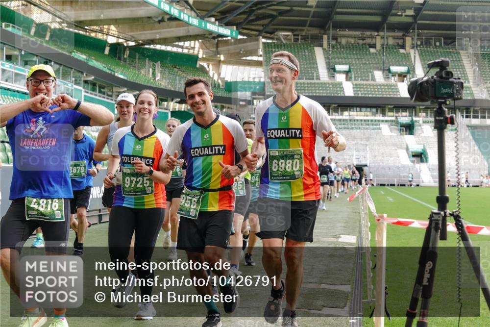 13.09.2026 - 21. swb-Marathon Bremen Michael Burmester http://msf.ph/oto/10426791 13.09.2026 13:25:20 Laufen im Stadion 182, 213, 294, 505, 530, 543, 548, 645, 723, 739, 743, 752, 815, 818, 966, 1273, 1283, 1410, 1443, 1459, 1463, 1471, 1487, 1491, 1504, 1515, 1530, 1561, 1618, 1744, 1828, 1830, 1944, 1953, 2058, 2059, 2095, 2211, 2252, 2267, 2271, 2298, 2308, 2312, 2323, 2354, 2382, 2384, 2465, 2483, 2497, 2506, 2554, 2571, 2591, 2644, 2656, 2675, 2752, 2762, 2776, 2833, 2878, 2896, 2981, 3005, 3062, 3097, 3142, 3172, 3211, 3259, 3298, 3306, 3312, 3329, 3381, 3390, 3433 meine-sportfotos.de
