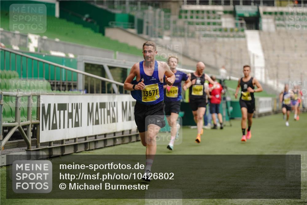 13.09.2026 - 21. swb-Marathon Bremen Michael Burmester http://msf.ph/oto/10426802 13.09.2026 10:17:25 Laufen im Stadion 10597, 12272, 12457, 12458, 13501, 13504, 13510, 13515, 13517, 13522, 13542, 13547, 13554, 13561, 13567, 13569, 13571, 13572, 13576, 13579, 13602, 13603, 13604, 13623, 13630, 13635 meine-sportfotos.de