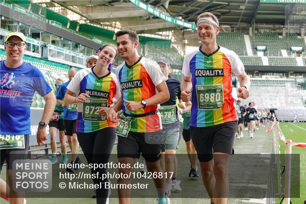 13.09.2026 - 21. swb-Marathon Bremen Michael Burmester http://msf.ph/oto/10426817 13.09.2026 13:25:21 Laufen im Stadion 213, 294, 505, 530, 543, 548, 645, 723, 739, 743, 752, 815, 818, 966, 1273, 1283, 1410, 1443, 1459, 1463, 1471, 1487, 1491, 1504, 1515, 1530, 1561, 1618, 1744, 1828, 1830, 1944, 1953, 2058, 2059, 2095, 2211, 2252, 2267, 2271, 2298, 2308, 2312, 2323, 2354, 2382, 2384, 2465, 2483, 2497, 2506, 2554, 2571, 2591, 2644, 2656, 2675, 2752, 2762, 2776, 2833, 2878, 2896, 2981, 3005, 3062, 3097, 3142, 3172, 3211, 3259, 3298, 3306, 3312, 3329, 3381, 3390, 3433 meine-sportfotos.de