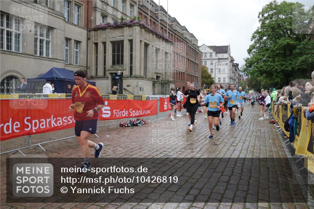 13.09.2026 - Kiel Lauf Yannick Fuchs http://msf.ph/oto/10426819 13.09.2026 11:05:15 Ziel 1186, 1476, 2070, 2308, 3159, 3284, 4262, 5002, 6447, 7386, 7716, 7860, 8124, 8949, 9605, 11094, 11341, 711, 1056, 1228, 1289, 1431, 1861, 2093, 2142, 2804, 4211, 4391, 5021, 5963, 6393, 6443, 6752, 8149, 8697, 9330, 9605, 9647, 10003, 10016, 10138, 10217, 10484, 10593, 10679, 11906, 11948, 12406, 12438, 12472, 1491, 2365, 3122, 3352, 3421, 4979, 5888, 5909, 5954, 7899, 8334, 9480, 9589, 9747, 10133, 11160, 711, 1228, 4200, 4758, 4759, 8697, 8950, 8951, 9667 meine-sportfotos.de