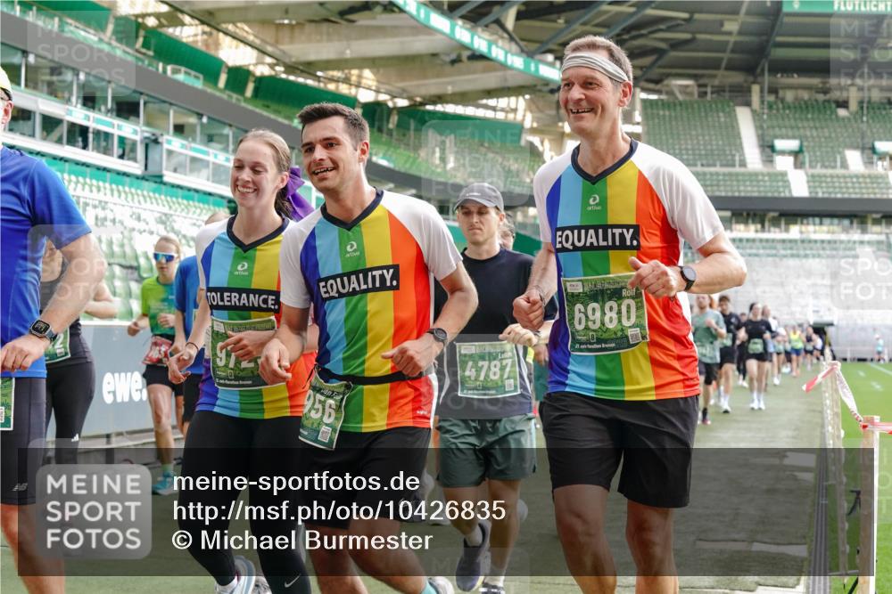 13.09.2026 - 21. swb-Marathon Bremen Michael Burmester http://msf.ph/oto/10426835 13.09.2026 13:25:21 Laufen im Stadion 213, 294, 505, 530, 543, 548, 645, 723, 739, 743, 752, 815, 818, 966, 1273, 1283, 1410, 1443, 1459, 1463, 1471, 1487, 1491, 1504, 1515, 1530, 1561, 1618, 1744, 1828, 1830, 1944, 1953, 2058, 2059, 2095, 2211, 2252, 2267, 2271, 2298, 2308, 2312, 2323, 2354, 2382, 2384, 2465, 2483, 2497, 2506, 2554, 2571, 2591, 2644, 2656, 2675, 2752, 2762, 2776, 2833, 2878, 2896, 2981, 3005, 3062, 3097, 3142, 3172, 3211, 3259, 3298, 3306, 3312, 3329, 3381, 3390, 3433 meine-sportfotos.de