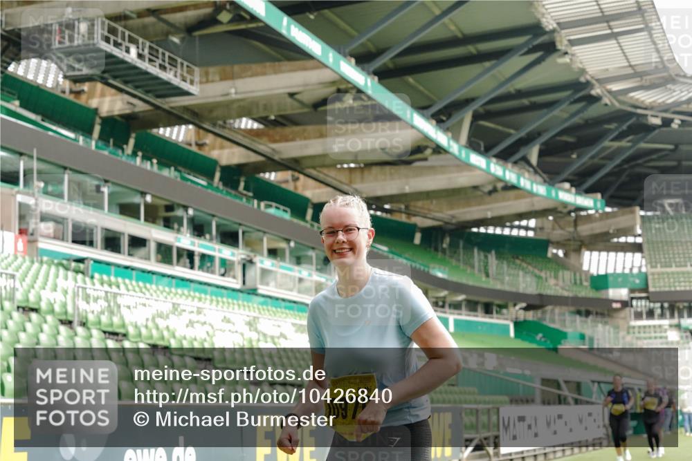13.09.2026 - 21. swb-Marathon Bremen Michael Burmester http://msf.ph/oto/10426840 13.09.2026 10:50:02 Laufen im Stadion 10413, 10627, 10667, 10710, 10754, 11031, 11254, 11266, 11541, 11712, 11780, 11851, 11942, 11980, 12440, 10161, 10202, 10242, 10349, 10472, 10535, 10651, 10895, 10933, 10970, 11050, 11181, 11244, 11296, 11309, 11367, 11457, 11529, 11530, 11546, 11573, 11574, 11579, 11639, 11675, 11709, 11760, 11821, 12153, 12157, 12177, 12178 meine-sportfotos.de