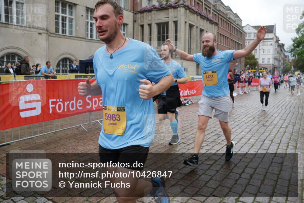 13.09.2026 - Kiel Lauf Yannick Fuchs http://msf.ph/oto/10426847 13.09.2026 11:05:18 Ziel 1186, 1476, 2070, 3122, 3159, 3284, 5002, 6447, 7386, 7716, 7860, 8124, 8949, 10133, 11094, 11341, 1056, 1186, 1228, 1289, 1431, 1861, 2093, 2142, 2308, 2804, 4211, 4262, 4391, 5002, 5021, 5963, 6393, 6443, 6752, 8149, 9330, 9605, 9647, 10003, 10138, 10217, 10484, 10593, 10679, 11906, 11948, 12406, 12438, 12472, 1491, 2365, 3352, 3421, 4979, 5888, 5909, 5954, 6162, 7899, 8334, 9480, 9589, 9747, 10599, 11160, 11618, 711, 1228, 1289, 1431, 5963, 6752, 8697, 8950, 8951 meine-sportfotos.de