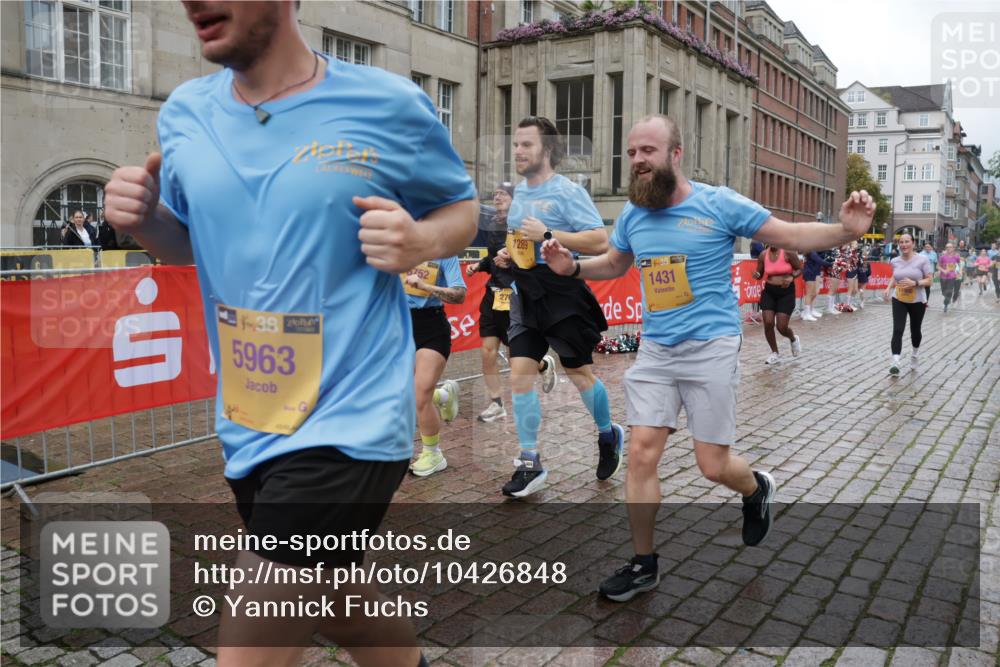 13.09.2026 - Kiel Lauf Yannick Fuchs http://msf.ph/oto/10426848 13.09.2026 11:05:19 Ziel 1476, 2070, 3122, 3159, 3284, 6447, 7386, 7716, 7860, 8124, 8949, 10133, 11094, 11341, 1056, 1186, 1289, 1431, 1861, 2093, 2142, 2308, 2804, 4211, 4262, 4391, 5002, 5021, 5963, 6393, 6443, 6752, 8149, 9330, 9605, 9647, 10003, 10138, 10217, 10484, 10679, 11906, 11948, 12406, 12472, 1491, 2365, 3352, 3421, 4979, 5888, 5909, 5954, 6162, 7899, 8334, 9480, 9589, 9747, 10599, 11160, 11618, 711, 1228, 1289, 1431, 5963, 6443, 6752, 8697 meine-sportfotos.de