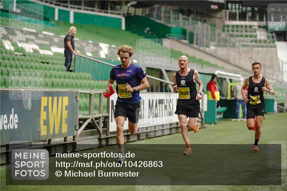 13.09.2026 - 21. swb-Marathon Bremen Michael Burmester http://msf.ph/oto/10426863 13.09.2026 10:17:28 Laufen im Stadion 10597, 12272, 12457, 12458, 13501, 13504, 13510, 13515, 13517, 13522, 13542, 13547, 13554, 13561, 13567, 13569, 13571, 13572, 13576, 13579, 13602, 13603, 13604, 13623, 13630, 13635 meine-sportfotos.de