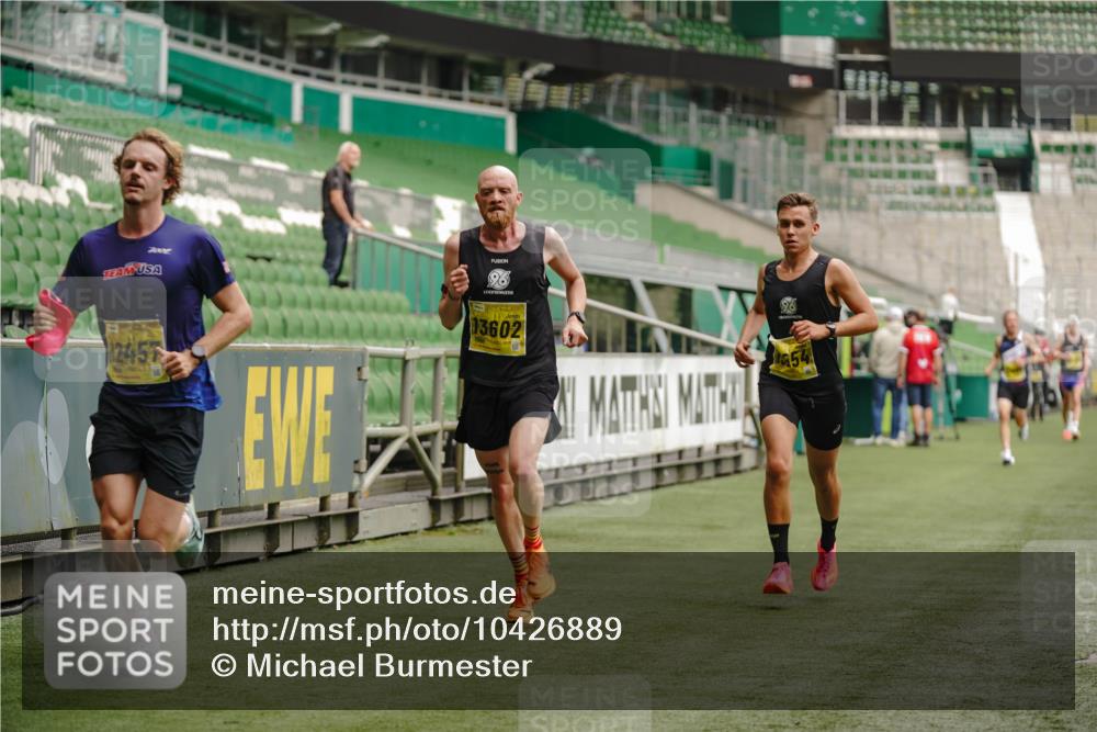 13.09.2026 - 21. swb-Marathon Bremen Michael Burmester http://msf.ph/oto/10426889 13.09.2026 10:17:29 Laufen im Stadion 10597, 12272, 12457, 12458, 13501, 13504, 13510, 13515, 13517, 13522, 13542, 13547, 13554, 13561, 13567, 13569, 13571, 13572, 13576, 13579, 13602, 13603, 13604, 13623, 13630, 13635, 13643 meine-sportfotos.de