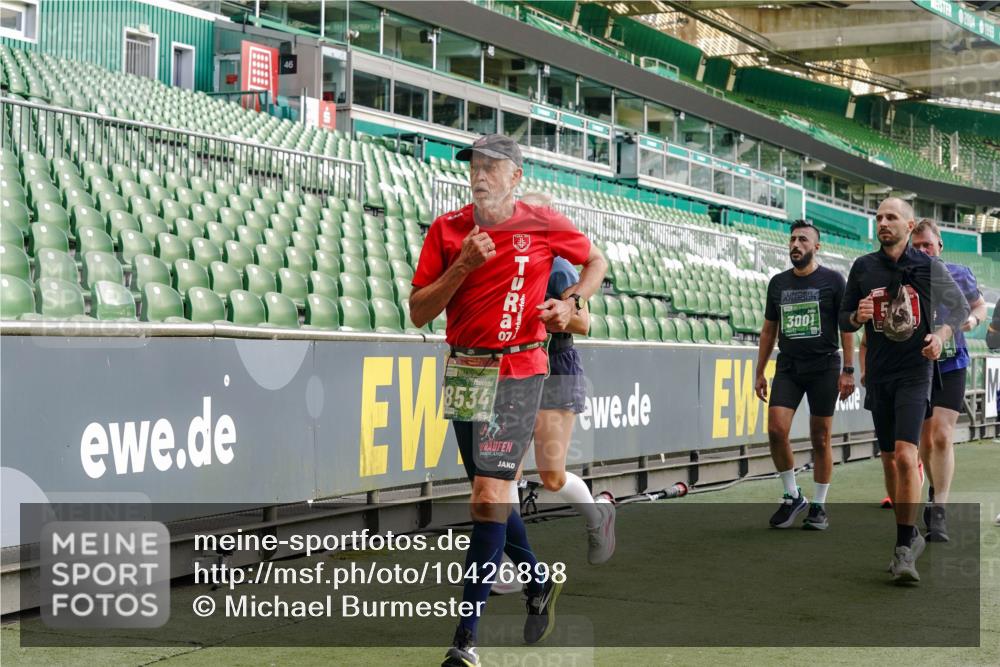 13.09.2026 - 21. swb-Marathon Bremen Michael Burmester http://msf.ph/oto/10426898 13.09.2026 13:25:25 Laufen im Stadion 213, 294, 505, 530, 543, 548, 645, 723, 739, 752, 815, 818, 966, 1273, 1283, 1410, 1443, 1459, 1463, 1471, 1487, 1491, 1504, 1515, 1530, 1561, 1618, 1744, 1828, 1830, 1944, 1953, 2058, 2059, 2095, 2211, 2252, 2267, 2271, 2298, 2308, 2312, 2323, 2354, 2382, 2384, 2465, 2483, 2497, 2506, 2508, 2554, 2558, 2571, 2591, 2644, 2656, 2675, 2752, 2762, 2776, 2833, 2878, 2896, 2970, 2981, 3005, 3062, 3097, 3142, 3172, 3211, 3259, 3298, 3306, 3312, 3329, 3381, 3390, 3433 meine-sportfotos.de