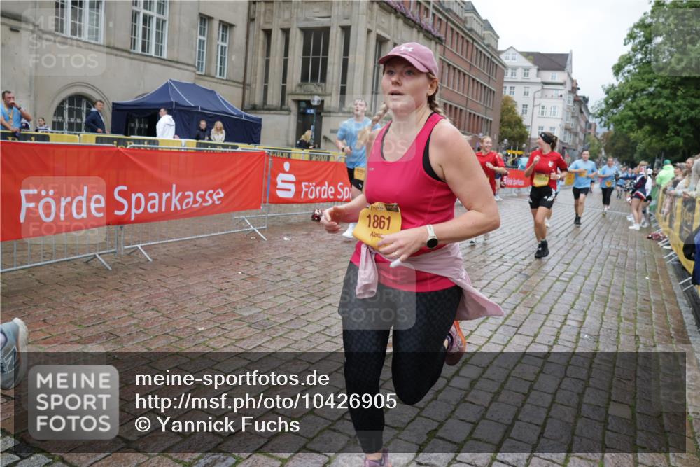 13.09.2026 - Kiel Lauf Yannick Fuchs http://msf.ph/oto/10426905 13.09.2026 11:05:28 Ziel 1476, 1491, 2070, 2365, 3122, 3284, 3421, 5888, 5909, 5954, 6447, 7386, 7716, 7899, 8334, 8949, 9589, 9747, 10133, 11160, 11341, 1186, 1861, 2093, 2142, 2308, 3159, 4262, 4391, 5002, 5021, 6393, 7860, 8124, 8149, 9330, 9605, 9647, 10003, 10138, 10484, 10679, 11094, 11948, 12406, 2959, 3352, 4058, 4148, 4153, 4764, 4979, 5526, 6162, 6668, 8323, 8498, 8879, 9279, 9480, 10386, 10557, 10599, 11049, 11618, 12012, 12233, 1056, 1861, 2804, 4211, 4391, 6393, 6443 meine-sportfotos.de