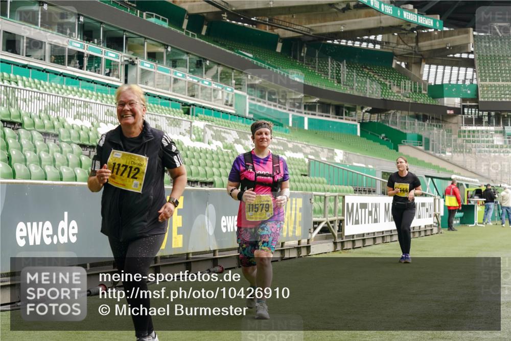 13.09.2026 - 21. swb-Marathon Bremen Michael Burmester http://msf.ph/oto/10426910 13.09.2026 10:50:13 Laufen im Stadion 10413, 10573, 10627, 10667, 10710, 10754, 11031, 11254, 11266, 11712, 11780, 11851, 11942, 12440, 10161, 10349, 10472, 10535, 10895, 10933, 10970, 11050, 11181, 11244, 11296, 11309, 11367, 11457, 11529, 11530, 11546, 11573, 11574, 11579, 11639, 11675, 11709, 11760, 11821, 12157, 12177, 12178 meine-sportfotos.de