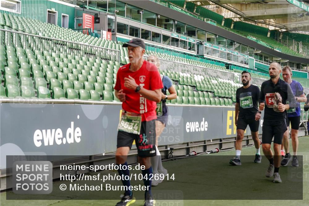 13.09.2026 - 21. swb-Marathon Bremen Michael Burmester http://msf.ph/oto/10426914 13.09.2026 13:25:25 Laufen im Stadion 213, 294, 505, 530, 543, 548, 645, 723, 739, 752, 815, 818, 966, 1273, 1283, 1410, 1443, 1459, 1463, 1471, 1487, 1491, 1504, 1515, 1530, 1561, 1618, 1744, 1828, 1830, 1944, 1953, 2058, 2059, 2095, 2211, 2252, 2267, 2271, 2298, 2308, 2312, 2323, 2354, 2382, 2384, 2465, 2483, 2497, 2506, 2508, 2554, 2558, 2571, 2591, 2644, 2656, 2675, 2752, 2762, 2776, 2833, 2878, 2896, 2970, 2981, 3005, 3062, 3097, 3142, 3172, 3211, 3259, 3298, 3306, 3312, 3329, 3381, 3390, 3433 meine-sportfotos.de