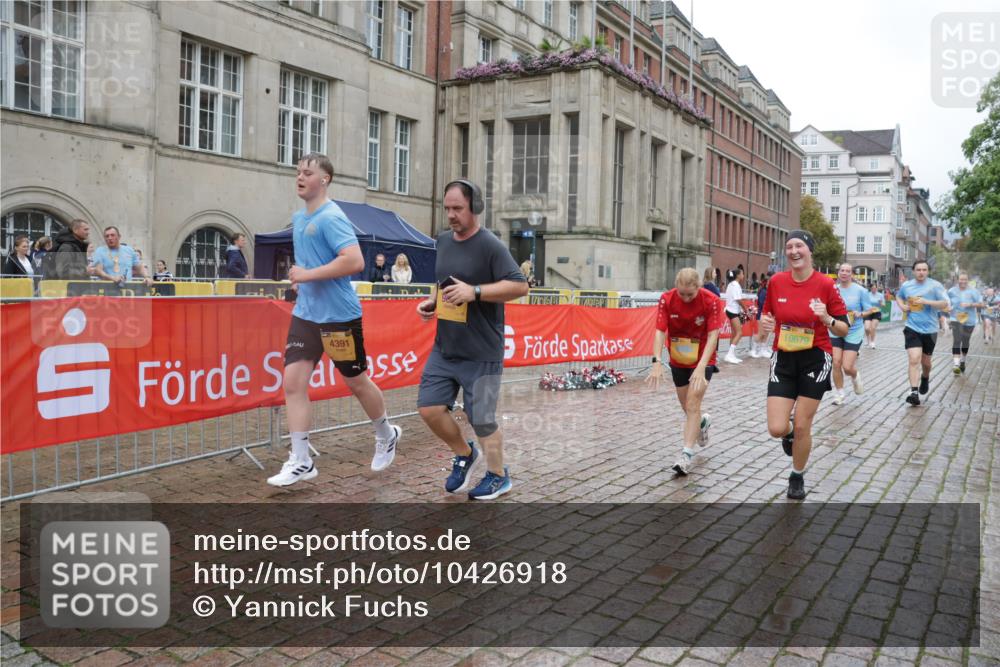 13.09.2026 - Kiel Lauf Yannick Fuchs http://msf.ph/oto/10426918 13.09.2026 11:05:29 Ziel 1476, 1491, 2070, 2365, 3122, 3284, 3352, 3421, 5888, 5909, 5954, 6447, 7386, 7716, 7899, 8334, 8949, 9480, 9589, 9747, 10133, 11160, 11341, 1186, 2093, 2142, 2308, 3159, 3284, 4262, 4391, 5002, 5021, 6393, 6447, 7860, 8124, 8149, 8949, 9330, 9605, 9647, 10003, 10138, 10679, 11094, 11341, 2959, 4058, 4148, 4153, 4764, 4979, 5526, 6162, 6668, 8323, 8498, 8879, 9279, 10386, 10557, 10599, 11049, 11618, 12012, 12233, 1056, 1861, 2093, 2804, 4211, 4391, 6393, 6443, 8149 meine-sportfotos.de