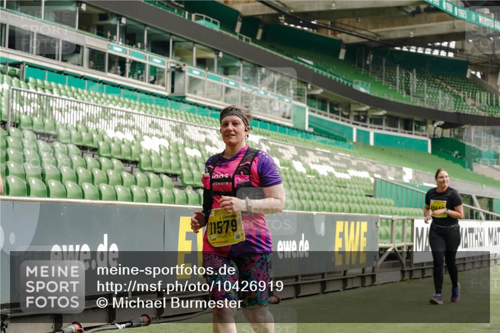 13.09.2026 - 21. swb-Marathon Bremen Michael Burmester http://msf.ph/oto/10426919 13.09.2026 10:50:14 Laufen im Stadion 10413, 10573, 10627, 10667, 10710, 10754, 11031, 11254, 11266, 11712, 11780, 11851, 11942, 12440, 10161, 10349, 10472, 10535, 10895, 10933, 10970, 11050, 11181, 11244, 11296, 11309, 11367, 11457, 11529, 11530, 11546, 11573, 11574, 11579, 11639, 11675, 11709, 11760, 11821, 12157 meine-sportfotos.de