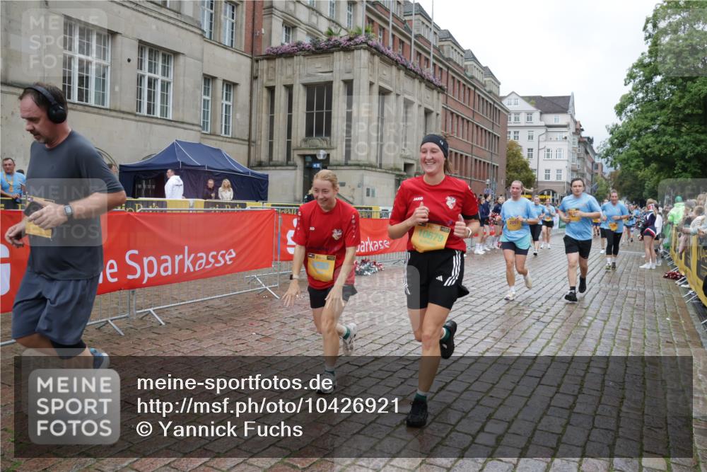 13.09.2026 - Kiel Lauf Yannick Fuchs http://msf.ph/oto/10426921 13.09.2026 11:05:30 Ziel 1476, 1491, 2070, 2365, 3122, 3352, 3421, 4979, 5888, 5909, 5954, 7386, 7716, 7899, 8334, 9480, 9589, 9747, 10133, 11160, 1186, 1476, 2070, 2093, 2142, 2308, 3159, 3284, 4262, 4391, 5002, 5021, 6393, 6447, 7386, 7716, 7860, 8124, 8149, 8949, 9330, 9605, 9647, 10003, 10138, 10679, 11094, 11341, 2959, 4058, 4148, 4153, 4764, 5526, 5925, 6162, 6668, 8323, 8498, 8879, 9279, 10386, 10557, 10599, 11049, 11618, 12012, 12233, 12649, 1056, 1861, 2093, 2804, 4211, 4391, 6393, 8149 meine-sportfotos.de