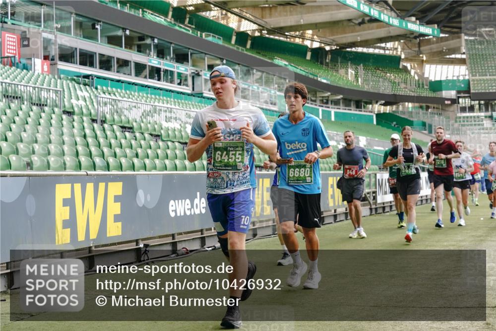 13.09.2026 - 21. swb-Marathon Bremen Michael Burmester http://msf.ph/oto/10426932 13.09.2026 13:02:20 Laufen im Stadion 150, 282, 318, 440, 531, 722, 930, 936, 946, 1006, 1067, 1163, 1250, 1436, 1448, 1460, 1582, 1611, 1896, 2033, 2047, 2062, 2276, 2292, 2345, 2364, 2370, 2378, 2421, 2491, 2513, 2561, 2627, 2638, 2666, 2668, 2779, 2900, 2987, 3013, 3044, 3114, 3163, 3164, 3187, 3248, 3258, 3294, 3334, 3372, 3374, 3375, 3392, 3460, 3496, 3526, 3527, 3576, 3585, 3603, 3667, 3721, 3806, 3852, 3893, 3938, 3970, 3983, 4000, 4077, 4133, 4506, 4558 meine-sportfotos.de
