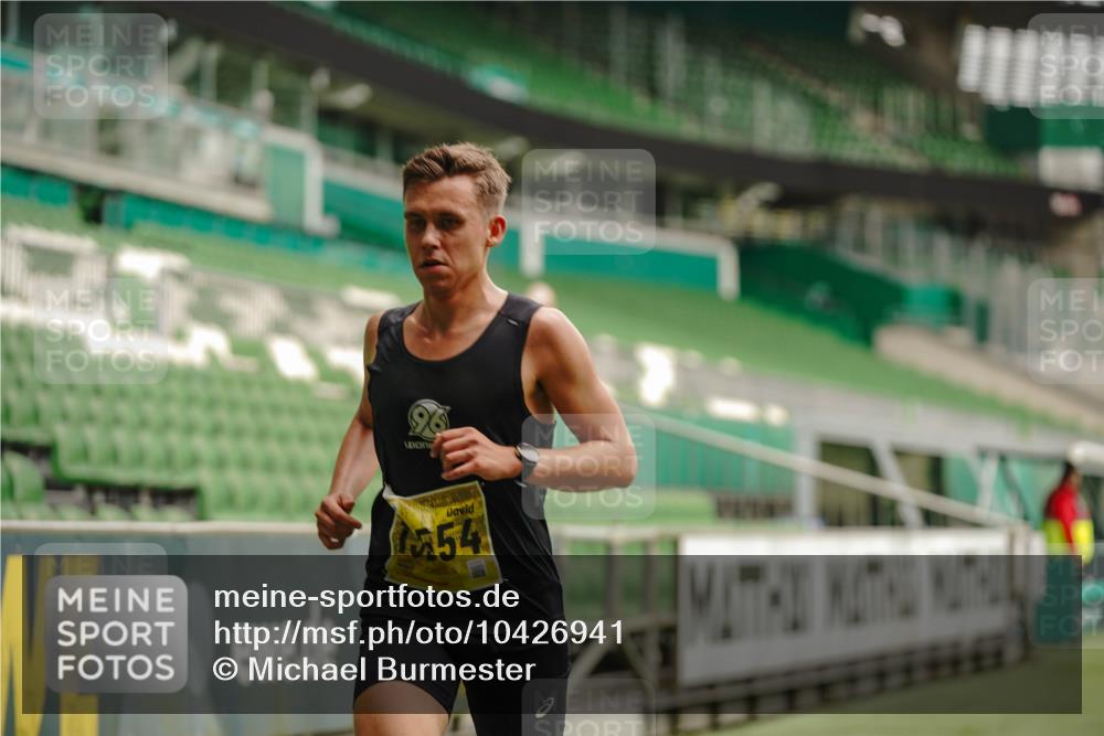 13.09.2026 - 21. swb-Marathon Bremen Michael Burmester http://msf.ph/oto/10426941 13.09.2026 10:17:31 Laufen im Stadion 10597, 12272, 12457, 12458, 13501, 13504, 13510, 13515, 13517, 13522, 13542, 13547, 13554, 13561, 13567, 13569, 13571, 13572, 13576, 13579, 13602, 13603, 13604, 13623, 13630, 13635, 13643 meine-sportfotos.de