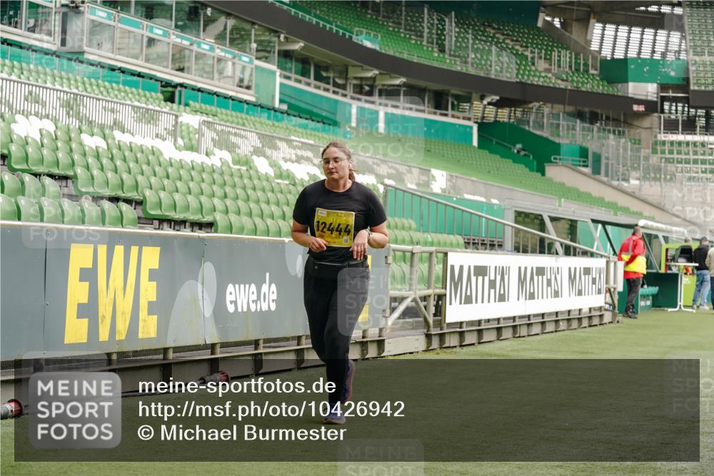 13.09.2026 - 21. swb-Marathon Bremen Michael Burmester http://msf.ph/oto/10426942 13.09.2026 10:50:16 Laufen im Stadion 10413, 10573, 10627, 10667, 10710, 10754, 11031, 11254, 11266, 11712, 11780, 11807, 11851, 11942, 12440, 10161, 10349, 10472, 10535, 10895, 10933, 10970, 11050, 11181, 11244, 11296, 11309, 11367, 11457, 11529, 11530, 11546, 11573, 11574, 11579, 11639, 11675, 11709, 11760, 11821, 12157 meine-sportfotos.de