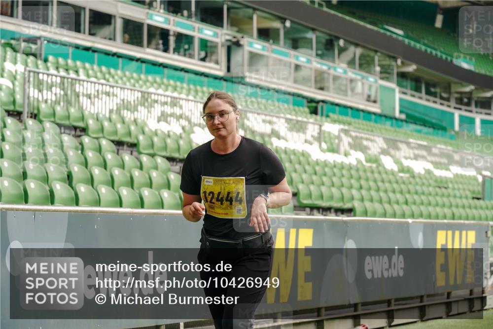 13.09.2026 - 21. swb-Marathon Bremen Michael Burmester http://msf.ph/oto/10426949 13.09.2026 10:50:18 Laufen im Stadion 10413, 10573, 10627, 10667, 10710, 10754, 11031, 11254, 11266, 11352, 11496, 11712, 11780, 11807, 11851, 11942, 12440, 10161, 10349, 10472, 10535, 10895, 10933, 10970, 11050, 11181, 11244, 11296, 11309, 11367, 11457, 11529, 11530, 11546, 11573, 11574, 11579, 11639, 11663, 11675, 11709, 11760, 11821, 12157, 12340 meine-sportfotos.de