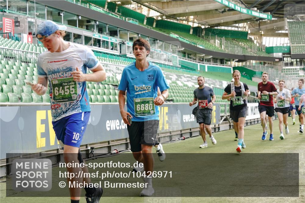 13.09.2026 - 21. swb-Marathon Bremen Michael Burmester http://msf.ph/oto/10426971 13.09.2026 13:02:21 Laufen im Stadion 150, 282, 318, 440, 531, 722, 930, 936, 946, 1006, 1067, 1163, 1250, 1436, 1448, 1460, 1582, 1611, 1896, 2033, 2047, 2062, 2276, 2292, 2345, 2364, 2370, 2378, 2421, 2491, 2513, 2561, 2627, 2638, 2666, 2668, 2779, 2900, 2987, 3013, 3044, 3114, 3163, 3164, 3187, 3248, 3258, 3294, 3334, 3372, 3374, 3375, 3392, 3460, 3496, 3526, 3527, 3576, 3585, 3603, 3667, 3721, 3806, 3852, 3893, 3938, 3970, 3983, 4000, 4077, 4133, 4506, 4558 meine-sportfotos.de