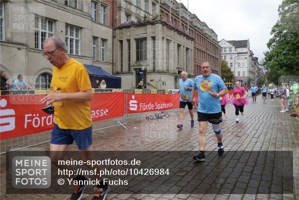 13.09.2026 - Kiel Lauf Yannick Fuchs http://msf.ph/oto/10426984 13.09.2026 11:05:40 Ziel 2365, 3352, 4979, 5888, 5909, 5954, 6162, 6668, 7899, 8498, 9480, 9589, 9747, 10386, 10599, 11618, 12012, 12233, 1186, 1476, 1491, 2070, 2308, 3122, 3159, 3284, 3421, 4262, 5002, 5909, 6447, 7386, 7716, 7860, 8124, 8334, 8949, 9605, 10133, 11094, 11160, 11341, 1359, 2959, 3475, 4058, 4148, 4153, 4392, 4764, 4980, 5187, 5526, 5756, 5925, 6307, 6823, 7942, 8295, 8323, 8452, 8879, 9016, 9279, 9757, 10557, 10830, 11049, 11218, 12133, 12356, 12649 meine-sportfotos.de