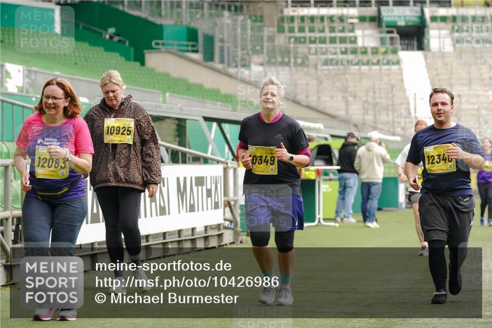 13.09.2026 - 21. swb-Marathon Bremen Michael Burmester http://msf.ph/oto/10426986 13.09.2026 10:50:35 Laufen im Stadion 10533, 10534, 10573, 10627, 10667, 10710, 11031, 11254, 11266, 11352, 11496, 11712, 11780, 11807, 11851, 11942, 12440, 12535, 10161, 10264, 10349, 10535, 10895, 10933, 10970, 11050, 11104, 11181, 11244, 11262, 11296, 11443, 11457, 11529, 11530, 11546, 11573, 11574, 11579, 11639, 11663, 11675, 11760, 12157, 12340, 12444 meine-sportfotos.de