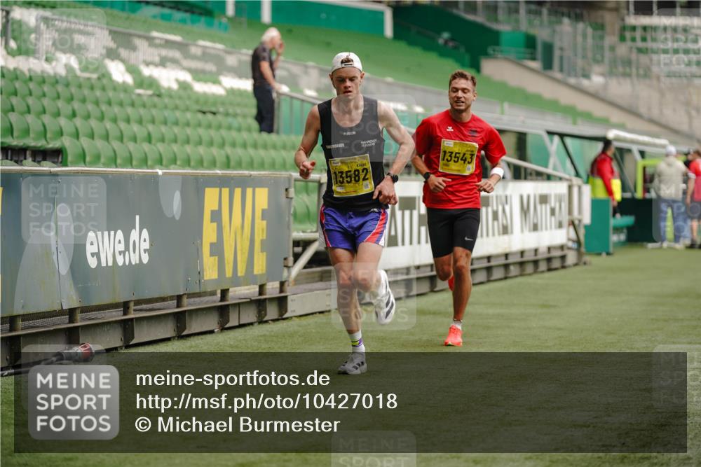 13.09.2026 - 21. swb-Marathon Bremen Michael Burmester http://msf.ph/oto/10427018 13.09.2026 10:17:39 Laufen im Stadion 10597, 12272, 12457, 12458, 13501, 13504, 13510, 13515, 13517, 13522, 13542, 13543, 13547, 13554, 13561, 13567, 13569, 13571, 13572, 13576, 13579, 13582, 13602, 13603, 13604, 13623, 13630, 13635, 13643 meine-sportfotos.de