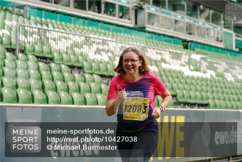13.09.2026 - 21. swb-Marathon Bremen Michael Burmester http://msf.ph/oto/10427038 13.09.2026 10:50:40 Laufen im Stadion 10533, 10534, 10573, 10627, 10667, 10710, 11031, 11266, 11352, 11496, 11712, 11780, 11807, 12377, 12408, 12440, 12535, 10161, 10264, 10349, 10535, 10895, 10933, 10970, 11050, 11104, 11262, 11296, 11443, 11457, 11529, 11530, 11546, 11573, 11579, 11639, 11663, 11675, 11698, 11760, 12157, 12340, 12444 meine-sportfotos.de