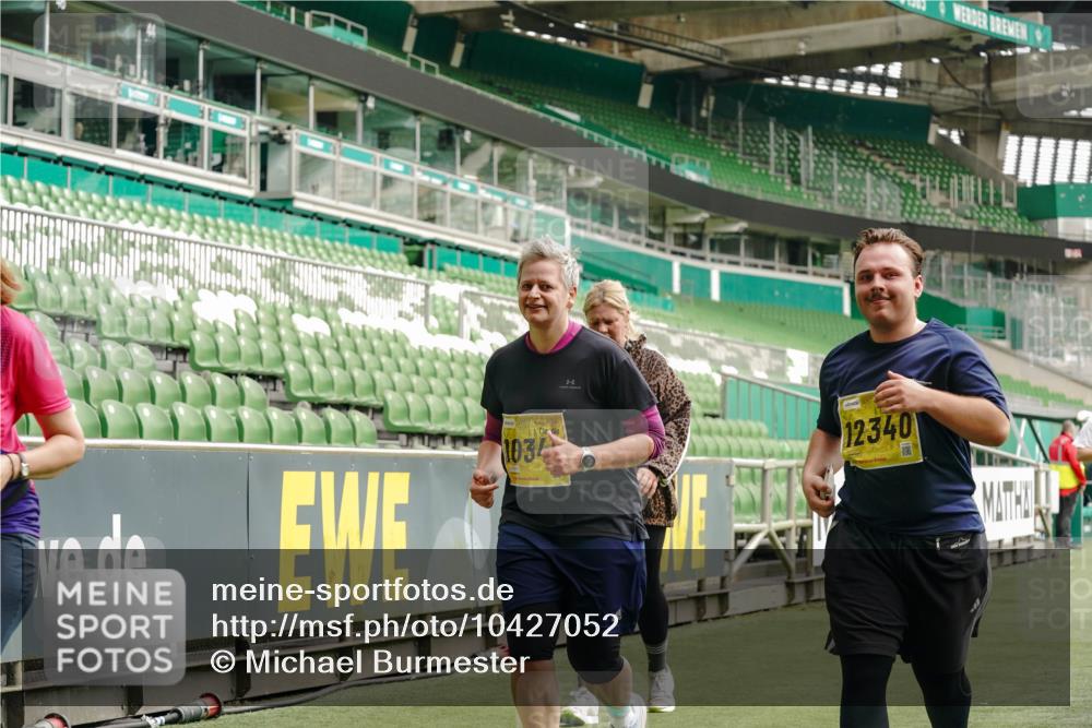 13.09.2026 - 21. swb-Marathon Bremen Michael Burmester http://msf.ph/oto/10427052 13.09.2026 10:50:41 Laufen im Stadion 10533, 10534, 10573, 10627, 10667, 10710, 11031, 11266, 11352, 11496, 11712, 11780, 11807, 12377, 12408, 12440, 12535, 10161, 10264, 10349, 10535, 10895, 10933, 10970, 11050, 11104, 11262, 11296, 11443, 11457, 11529, 11530, 11546, 11573, 11579, 11639, 11663, 11675, 11698, 11760, 12157, 12340, 12444 meine-sportfotos.de
