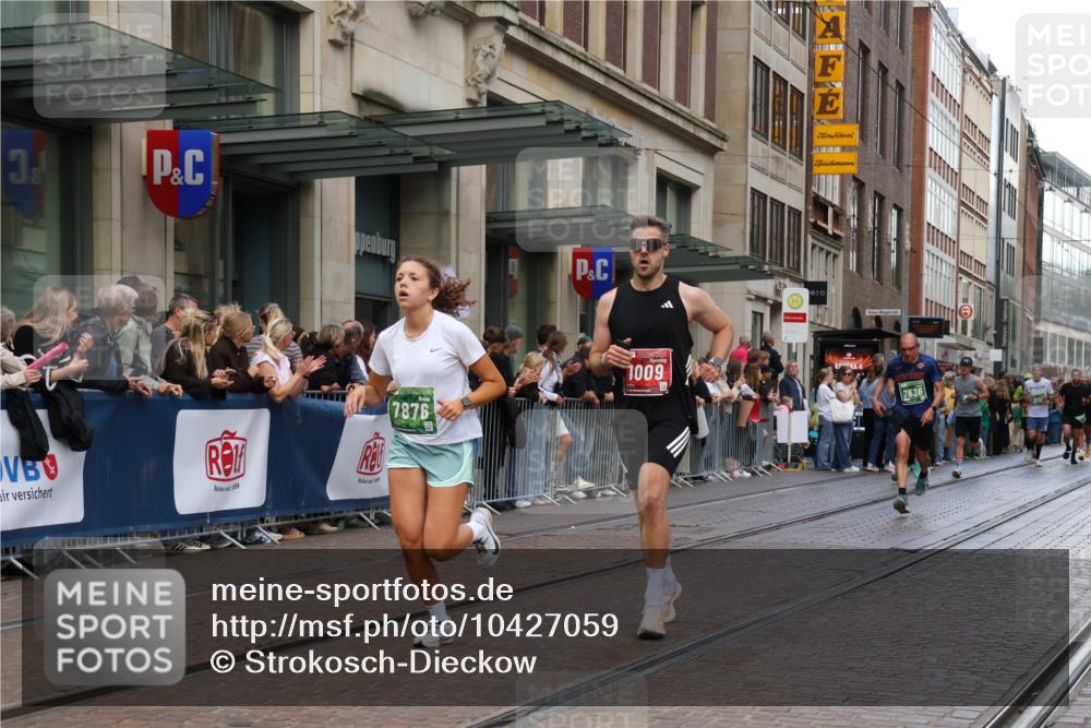 13.09.2026 - 21. swb-Marathon Bremen Strokosch-Dieckow http://msf.ph/oto/10427059 13.09.2026 13:06:56 Ziel 1540, 1863, 2706, 3043, 3118, 3794, 3973, 4743, 4808, 6053, 7636, 7876, 8098, 8980, 9708, 9927, 508, 521, 749, 788, 1009, 3127, 3910, 4574, 4777, 5238, 6784, 6951, 8580, 8888, 9708 meine-sportfotos.de