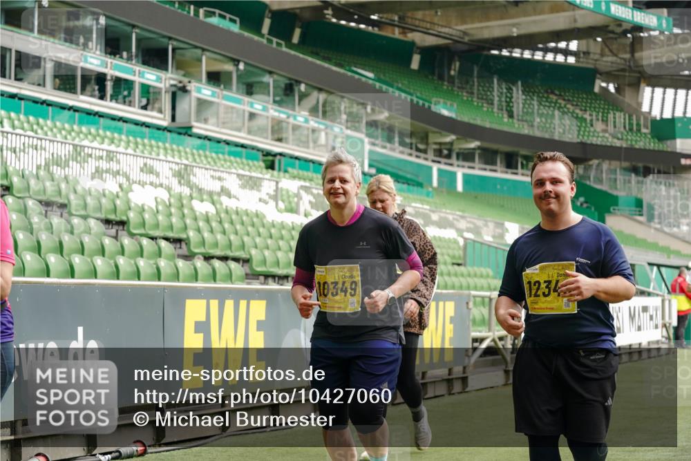 13.09.2026 - 21. swb-Marathon Bremen Michael Burmester http://msf.ph/oto/10427060 13.09.2026 10:50:41 Laufen im Stadion 10533, 10534, 10573, 10627, 10667, 10710, 11031, 11266, 11352, 11496, 11712, 11780, 11807, 12377, 12408, 12440, 12535, 10161, 10264, 10349, 10535, 10895, 10933, 10970, 11050, 11104, 11262, 11296, 11443, 11457, 11529, 11530, 11546, 11573, 11579, 11639, 11663, 11675, 11698, 11760, 12157, 12340, 12444 meine-sportfotos.de