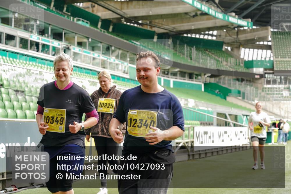 13.09.2026 - 21. swb-Marathon Bremen Michael Burmester http://msf.ph/oto/10427093 13.09.2026 10:50:42 Laufen im Stadion 10533, 10534, 10573, 10627, 10667, 10710, 11031, 11266, 11352, 11496, 11712, 11780, 11807, 12377, 12408, 12440, 12535, 10161, 10264, 10349, 10535, 10732, 10895, 10933, 10970, 11050, 11104, 11262, 11296, 11423, 11443, 11457, 11529, 11530, 11546, 11573, 11579, 11639, 11663, 11675, 11698, 11760, 12157, 12340, 12444, 12472 meine-sportfotos.de
