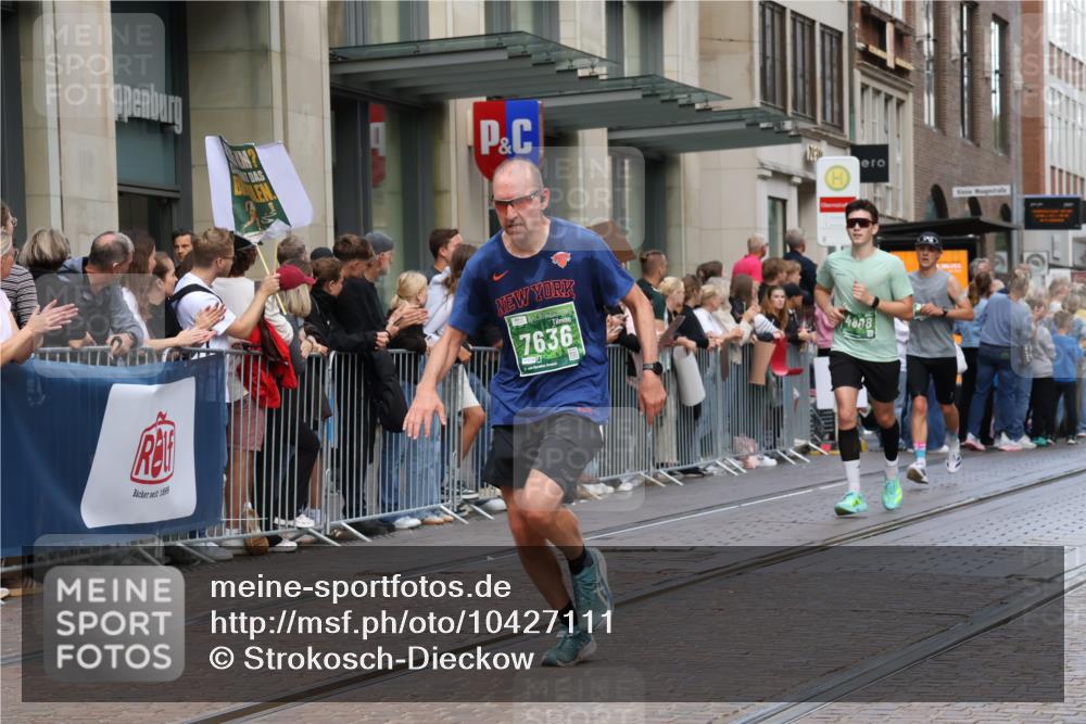 13.09.2026 - 21. swb-Marathon Bremen Strokosch-Dieckow http://msf.ph/oto/10427111 13.09.2026 13:06:58 Ziel 1540, 1863, 2706, 3043, 3118, 4743, 4808, 6053, 7636, 7876, 8060, 8098, 8980, 9927, 508, 521, 749, 788, 1009, 3127, 3794, 3910, 3973, 4574, 5238, 6784, 6951, 8580, 8888, 9708 meine-sportfotos.de