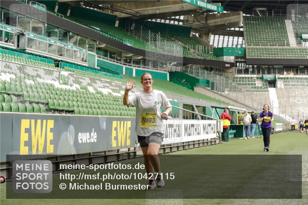 13.09.2026 - 21. swb-Marathon Bremen Michael Burmester http://msf.ph/oto/10427115 13.09.2026 10:50:46 Laufen im Stadion 10533, 10534, 10573, 10627, 10650, 10667, 10710, 11031, 11195, 11266, 11352, 11496, 11712, 11780, 11807, 12377, 12408, 12440, 12535, 10161, 10264, 10292, 10349, 10535, 10732, 10895, 10925, 10933, 10970, 11050, 11104, 11262, 11296, 11423, 11443, 11457, 11529, 11530, 11546, 11573, 11579, 11639, 11663, 11675, 11698, 11760, 12083, 12157, 12340, 12444, 12472 meine-sportfotos.de