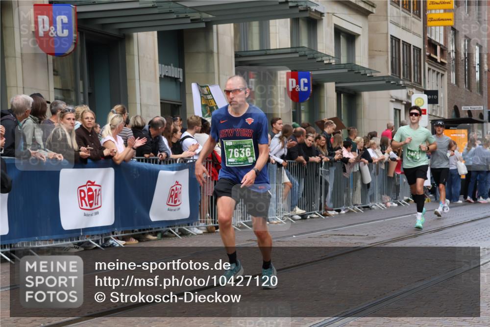 13.09.2026 - 21. swb-Marathon Bremen Strokosch-Dieckow http://msf.ph/oto/10427120 13.09.2026 13:06:59 Ziel 1540, 1863, 2706, 3043, 3118, 4743, 4808, 6053, 7636, 7876, 8060, 8098, 8980, 9927, 521, 749, 788, 1009, 3127, 3794, 3910, 3973, 4574, 5238, 6784, 6951, 8580, 8888, 9708 meine-sportfotos.de