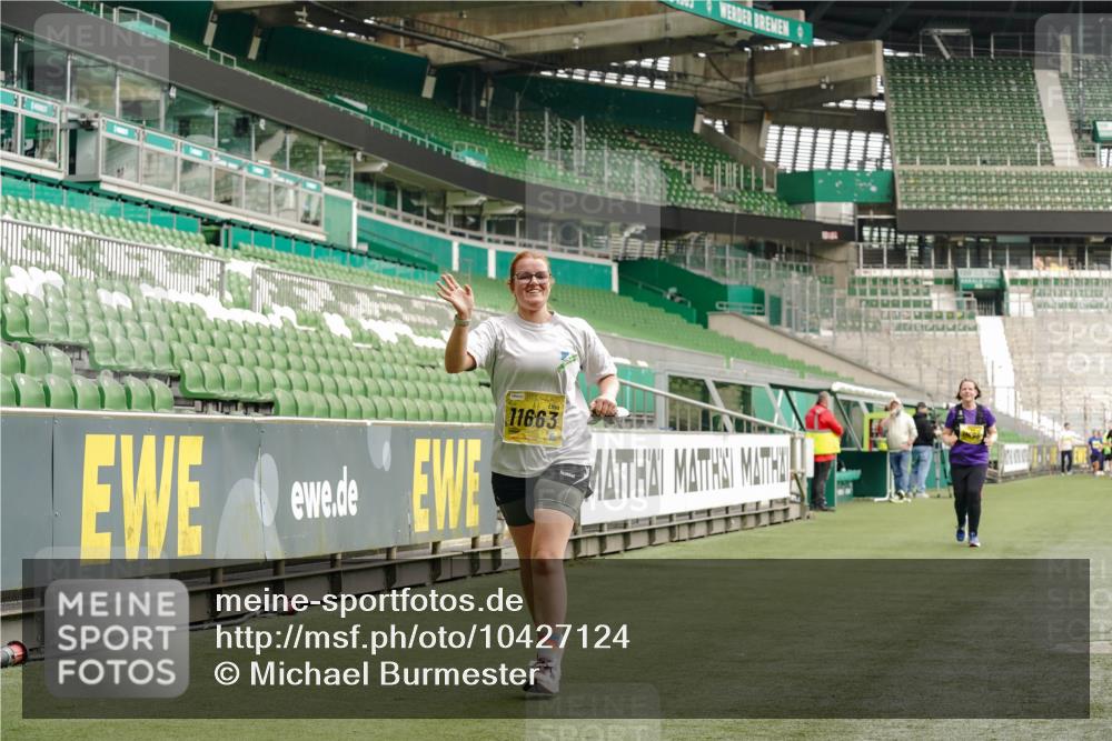 13.09.2026 - 21. swb-Marathon Bremen Michael Burmester http://msf.ph/oto/10427124 13.09.2026 10:50:46 Laufen im Stadion 10533, 10534, 10573, 10627, 10650, 10667, 10710, 11031, 11195, 11266, 11352, 11496, 11712, 11780, 11807, 12377, 12408, 12440, 12535, 10161, 10264, 10292, 10349, 10535, 10732, 10895, 10925, 10933, 10970, 11050, 11104, 11262, 11296, 11423, 11443, 11457, 11529, 11530, 11546, 11573, 11579, 11639, 11663, 11675, 11698, 11760, 12083, 12157, 12340, 12444, 12472 meine-sportfotos.de