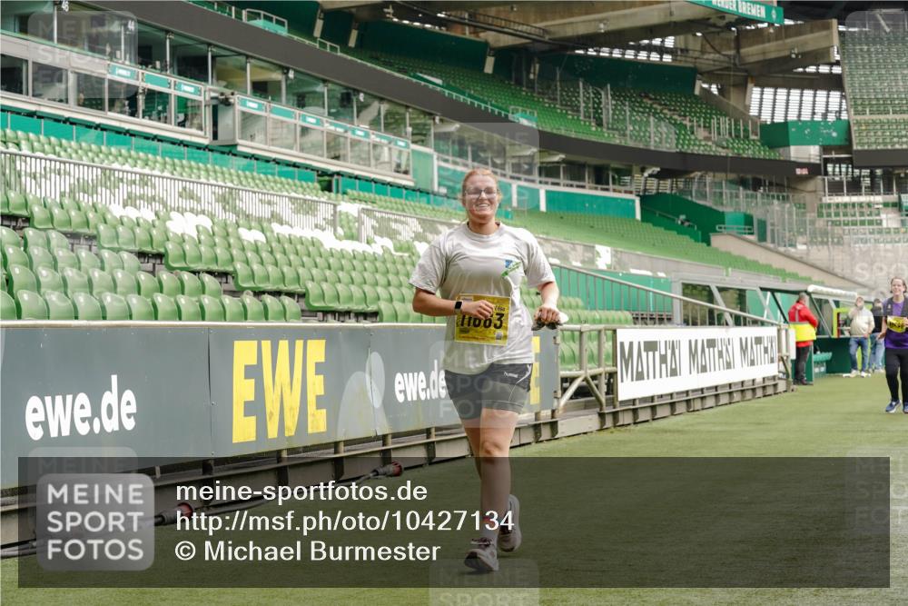 13.09.2026 - 21. swb-Marathon Bremen Michael Burmester http://msf.ph/oto/10427134 13.09.2026 10:50:47 Laufen im Stadion 10533, 10534, 10573, 10627, 10650, 10667, 10710, 11031, 11195, 11266, 11352, 11496, 11712, 11780, 11807, 12377, 12408, 12440, 12535, 10161, 10264, 10292, 10349, 10535, 10732, 10895, 10925, 10933, 10970, 11104, 11262, 11296, 11423, 11443, 11457, 11529, 11530, 11546, 11573, 11579, 11639, 11663, 11675, 11698, 11760, 12083, 12157, 12340, 12444, 12472 meine-sportfotos.de