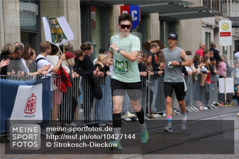 13.09.2026 - 21. swb-Marathon Bremen Strokosch-Dieckow http://msf.ph/oto/10427144 13.09.2026 13:07:00 Ziel 1540, 1863, 2706, 3043, 3118, 4743, 4808, 6053, 7636, 7876, 8060, 8098, 8467, 8980, 9927, 521, 749, 788, 1009, 3127, 3794, 3910, 3973, 4574, 5238, 6784, 6951, 8580, 8888, 9708 meine-sportfotos.de