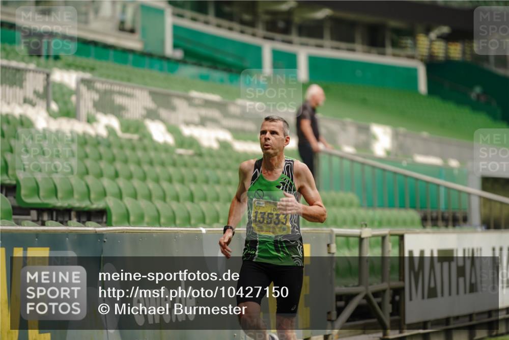 13.09.2026 - 21. swb-Marathon Bremen Michael Burmester http://msf.ph/oto/10427150 13.09.2026 10:17:53 Laufen im Stadion 10597, 12457, 12458, 13501, 13504, 13510, 13515, 13517, 13522, 13533, 13536, 13542, 13543, 13554, 13561, 13567, 13569, 13571, 13572, 13573, 13576, 13579, 13582, 13602, 13603, 13604, 13623, 13630, 13632, 13635, 13643, 13525 meine-sportfotos.de