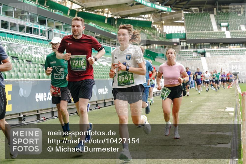 13.09.2026 - 21. swb-Marathon Bremen Michael Burmester http://msf.ph/oto/10427154 13.09.2026 13:02:24 Laufen im Stadion 150, 282, 318, 440, 531, 722, 930, 936, 946, 1006, 1014, 1067, 1163, 1250, 1436, 1448, 1460, 1582, 1611, 1896, 2033, 2047, 2062, 2276, 2292, 2345, 2364, 2370, 2378, 2421, 2491, 2513, 2561, 2627, 2638, 2666, 2668, 2779, 2900, 2987, 3013, 3044, 3114, 3135, 3163, 3164, 3187, 3248, 3258, 3294, 3334, 3372, 3374, 3375, 3392, 3460, 3496, 3526, 3527, 3576, 3585, 3603, 3667, 3721, 3806, 3852, 3893, 3938, 3970, 3983, 4000, 4077, 4133, 4506, 4558 meine-sportfotos.de
