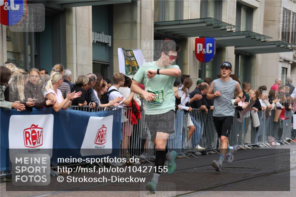 13.09.2026 - 21. swb-Marathon Bremen Strokosch-Dieckow http://msf.ph/oto/10427155 13.09.2026 13:07:01 Ziel 1540, 1863, 2706, 3043, 3118, 4743, 4808, 6053, 7636, 7876, 8060, 8098, 8467, 8980, 9927, 521, 749, 788, 1009, 3127, 3794, 3973, 4574, 5238, 6784, 6951, 8580, 8888, 9708 meine-sportfotos.de